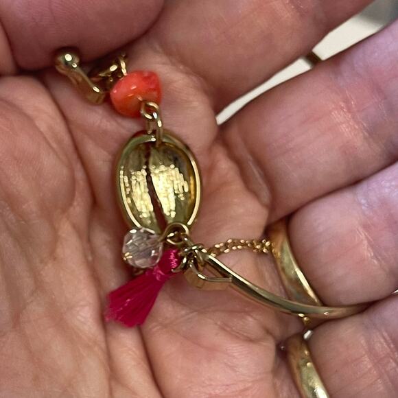 Bangle Bracelet gold toned with hook closure shell charm easy to wear light - Picture 4 of 7